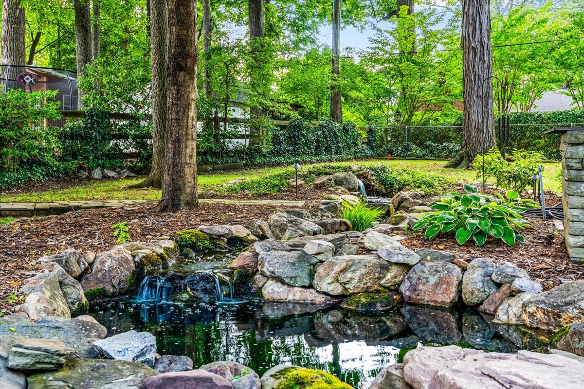 NicoleBRabe's tweet photo. 300 Warren Street, Greensboro, NC, 27403
3 bed | 2 bath 2,088 Sq. Ft.
Active | $560,000
https://t.co/9gdtKR14dO
In the heart of Sunset Hills, 300 Warren St blends timeless Greensboro character w/meaningful improvements, all close to UNCG &amp; Downtown Greensboro. https://t.co/fG7R5Cp0B9