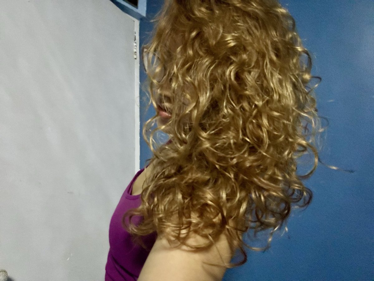 _aleeesp_'s tweet photo. después de un año de empezar a cuidar mi cabello, lo estoy teniendo como quiero 👏🏻 https://t.co/RiwrO4Ux05