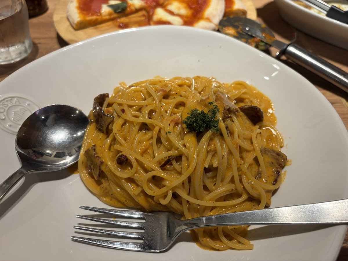 spiral_DBD's tweet photo. パスタ🍝美味い
ふわっふわっのガーリックトースト https://t.co/WCxx4U3Z7U
