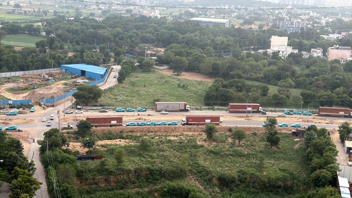aditimalhotra's tweet photo. @VinFastIN stop using sector 70A Gurgaon as your property. roads r for public not your parking bay/offloading area. Your trucks parked here 24x7 encroach public land &amp; right to passage.groups of men possibly truck drivers drink here at night posing safety threat @OfficialGMDA https://t.co/s0vRAZ0Eh3