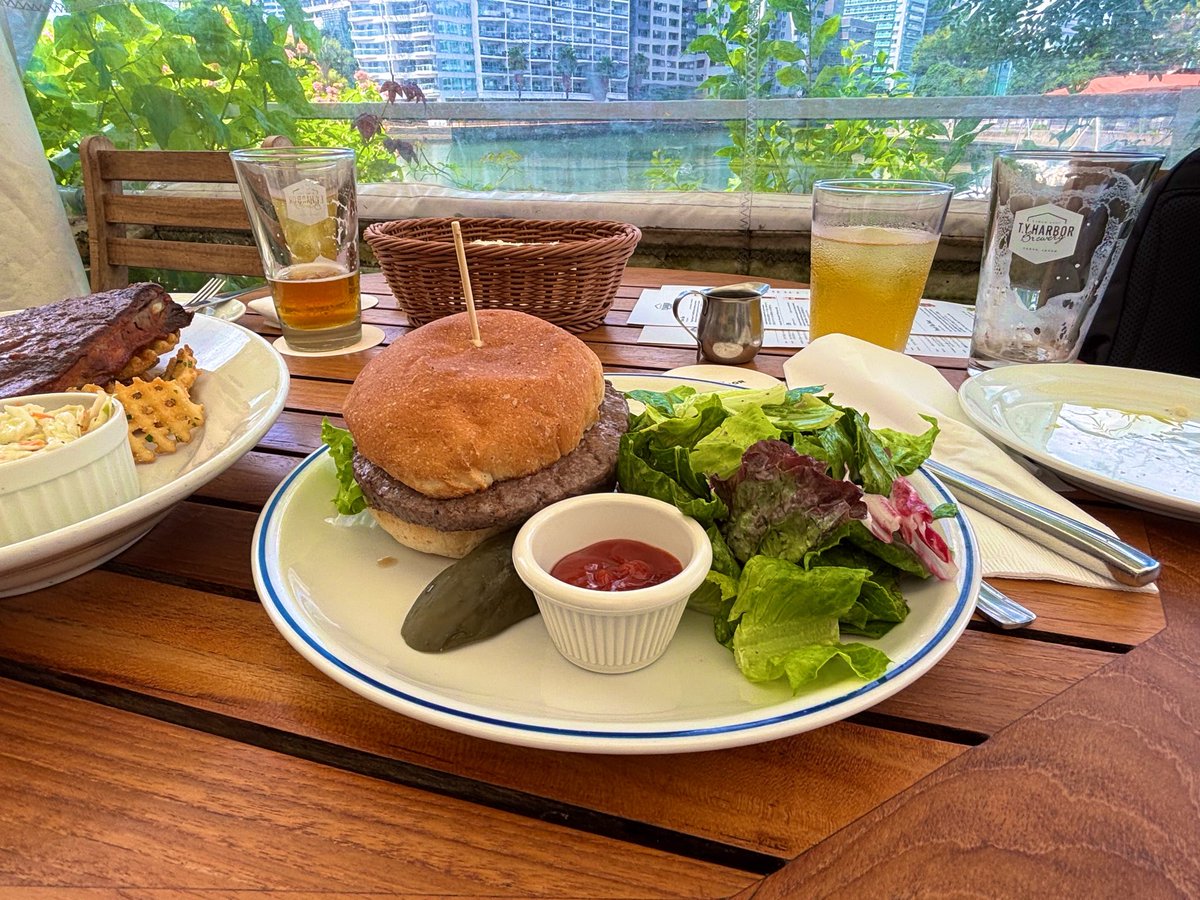 pumpinghead's tweet photo. 都内の某エリアでおしゃれなランチ👍 https://t.co/qXJLntQRhv
