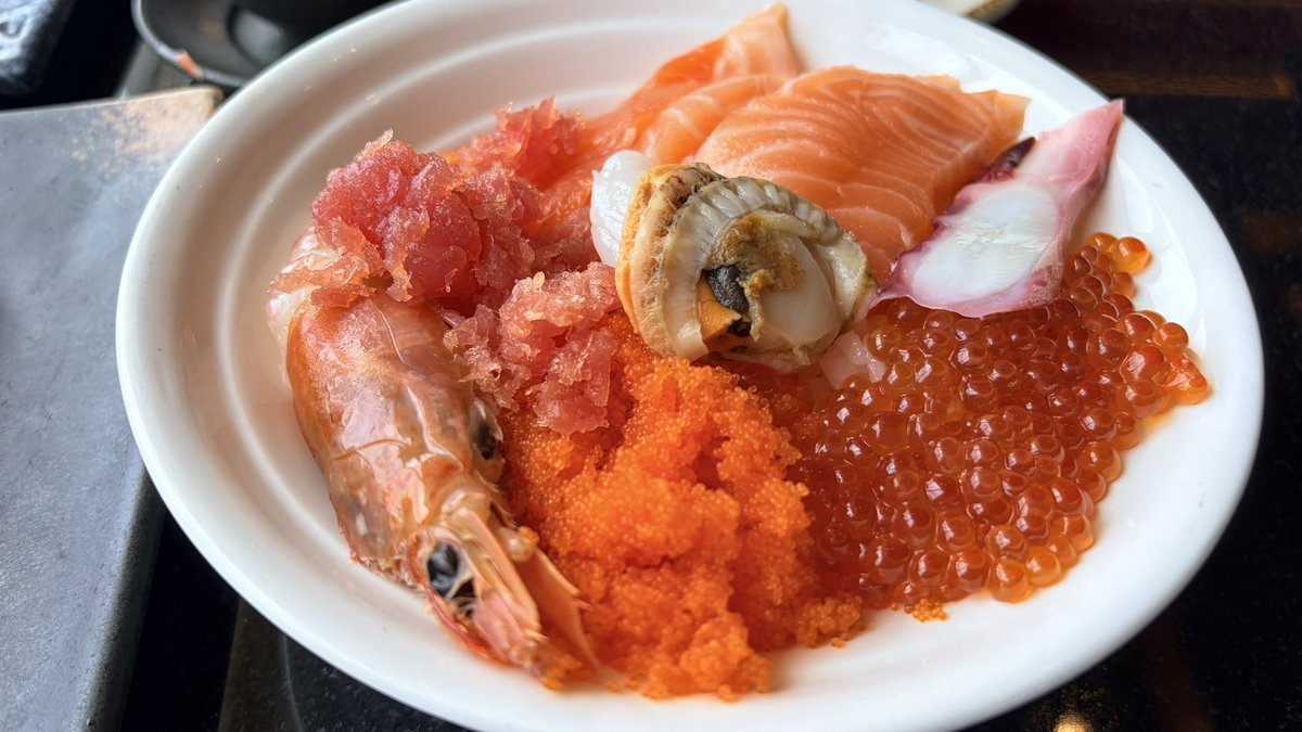 ganblade's tweet photo. Nama ที่ Centara CTW ยังถือว่าเป็นตัวเลือกที่ดีใน Budget ประมาณ 1,100 นิดๆ

ซูชิคุณภาพดี มีบาร์ Seafood ให้ตักเองจุดๆ จะ DIY ข้าว Don หน้าต่างๆ ก็จัดได้ตามใจ

อาหารค่อนข้างหลากหลาย แต่เน้นไปทางอาหารญป 

ปล.แต่ไป Weekday ดีกว่า Weekend ทั้งคุณภาพอาหาร และบริการ https://t.co/uqv0suV9kZ
