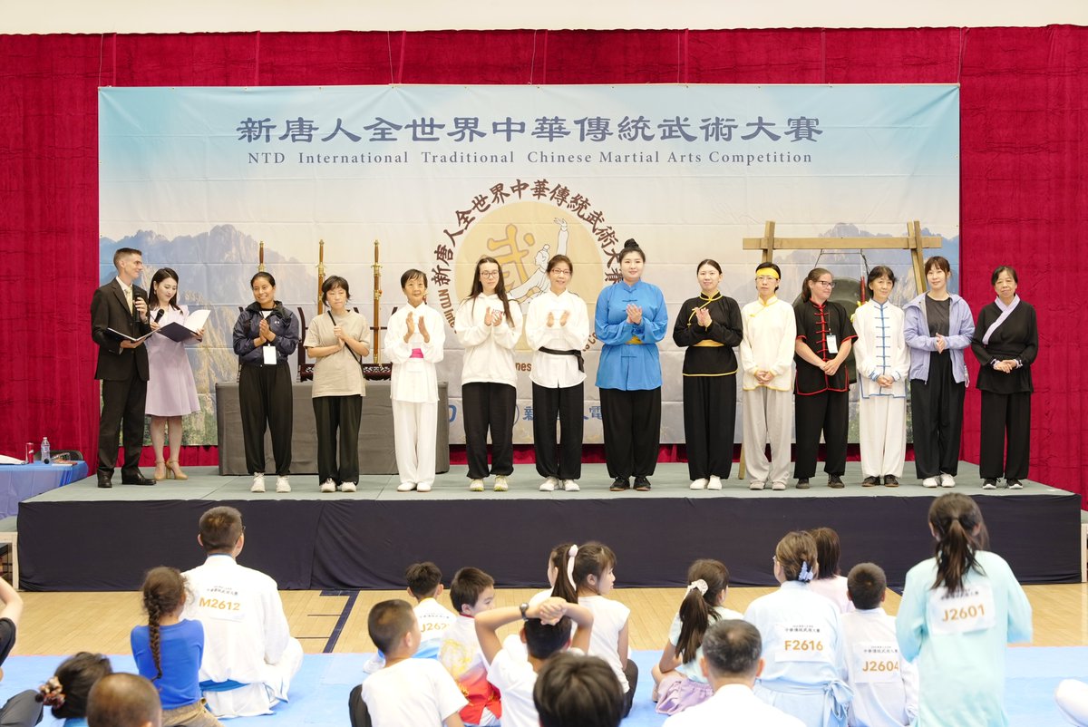 ntdcompetition1's tweet photo. 🥋 第九屆新唐人全世界中華傳統武術大賽在紐約開幕！

🇺🇸 8月13日，75位來自8個國家的選手齊聚曼哈頓上東城，展開精彩角逐！首日進行少年、女子及男子組拳術與器械初賽，最終60位選手晉級複賽🏆

評委主席李有甫表示：

💬「我非常高興現在有這麼多人喜歡傳統武術，有這種熱情，就這一點就讓我歡喜。」

他勉勵選手：
💬「『武德』就是『信因果、明善惡』，『武德』就是『見善不欺、見惡不懼』……沒有『武德』就不是傳統武術，就不是真功夫。」

✨ 傳承武術精神，弘揚中華武德！

👉 詳情請點擊：
📰 大紀元： https://t.co/wA512depMp

#新唐人武術大賽 #傳統武術 #武德 #KungFu #MartialArts #NewYork