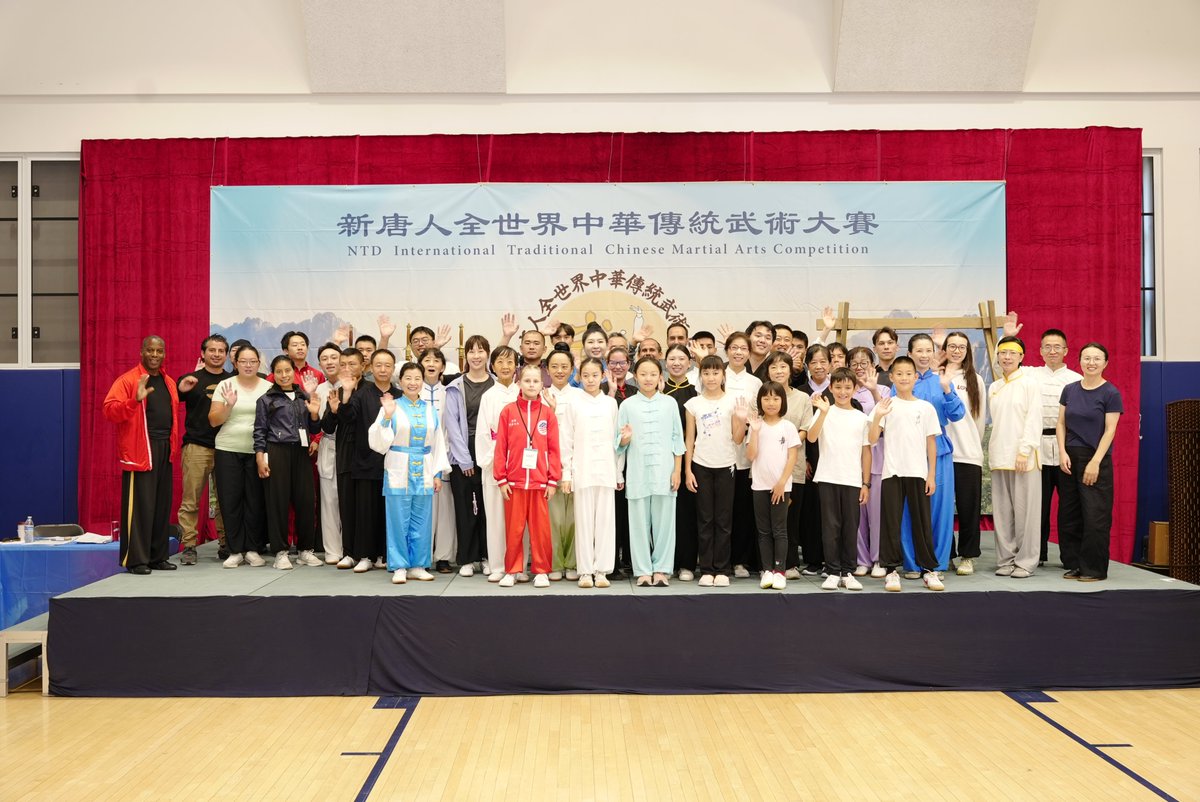 ntdcompetition1's tweet photo. 🥋 第九屆新唐人全世界中華傳統武術大賽在紐約開幕！

🇺🇸 8月13日，75位來自8個國家的選手齊聚曼哈頓上東城，展開精彩角逐！首日進行少年、女子及男子組拳術與器械初賽，最終60位選手晉級複賽🏆

評委主席李有甫表示：

💬「我非常高興現在有這麼多人喜歡傳統武術，有這種熱情，就這一點就讓我歡喜。」

他勉勵選手：
💬「『武德』就是『信因果、明善惡』，『武德』就是『見善不欺、見惡不懼』……沒有『武德』就不是傳統武術，就不是真功夫。」

✨ 傳承武術精神，弘揚中華武德！

👉 詳情請點擊：
📰 大紀元： https://t.co/wA512depMp

#新唐人武術大賽 #傳統武術 #武德 #KungFu #MartialArts #NewYork
