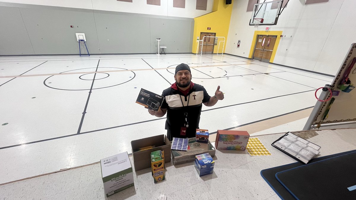 AzenethVega2's tweet photo. @MLopez_TISD Feeling grateful and spoiled! 🥰 Thank you C/O,  @MLopez_TISD @rvegab_TISD and everyone that put in their time and love with these awesome and big Teacher Supply Boxes! https://t.co/tc1dOV1Tyq