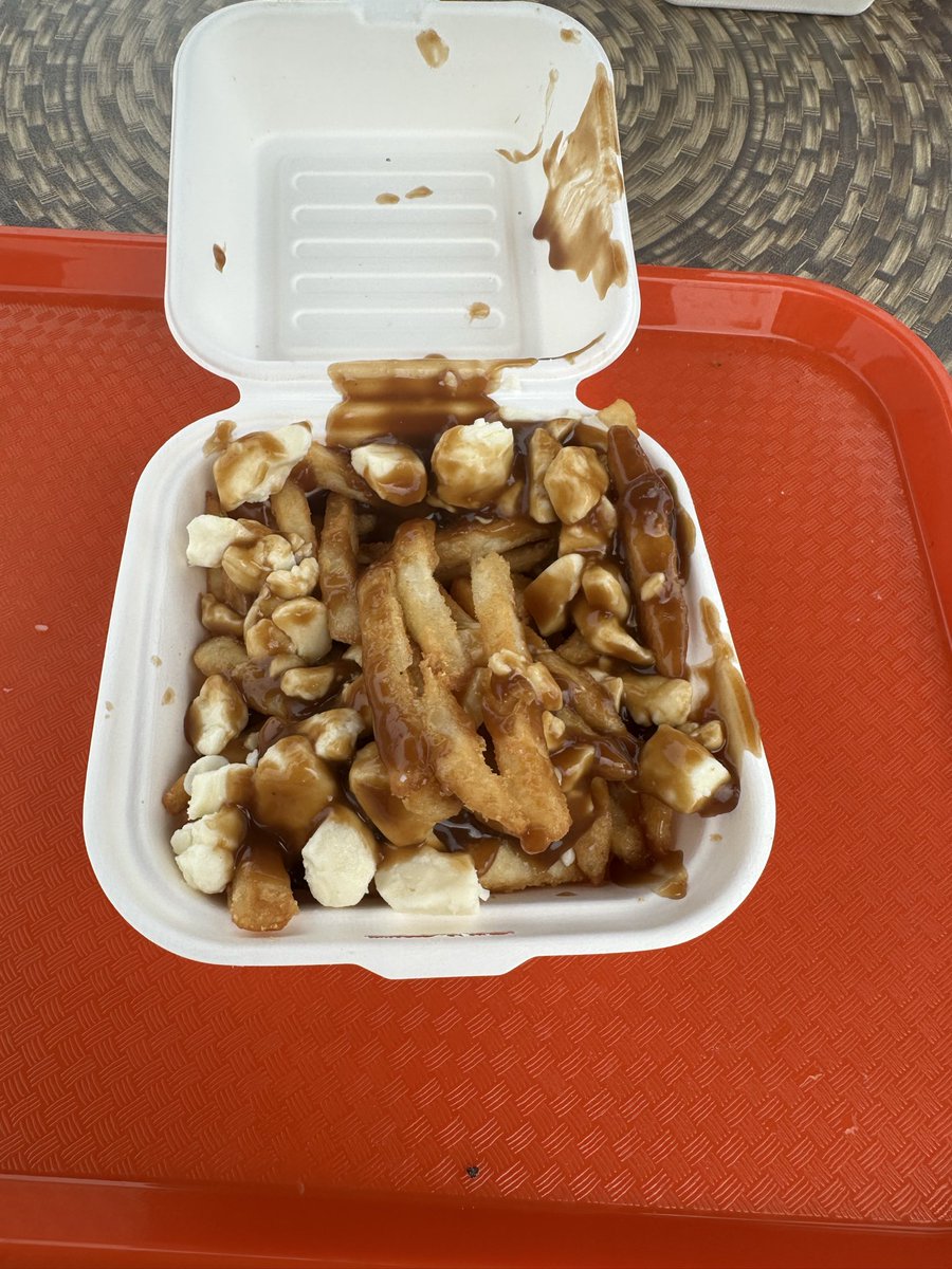 AxoLoup_YT's tweet photo. My goal is to collect Poutines from all over the world. #quebec #poutine https://t.co/hu2XPNfpoX