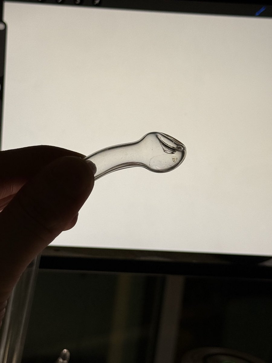 hungbln1's tweet photo. just made an oil burner glass pipe than I realize it looks just like a dick😂#hicool #meth #highcool #glass #bong https://t.co/MMpOyCeBs7