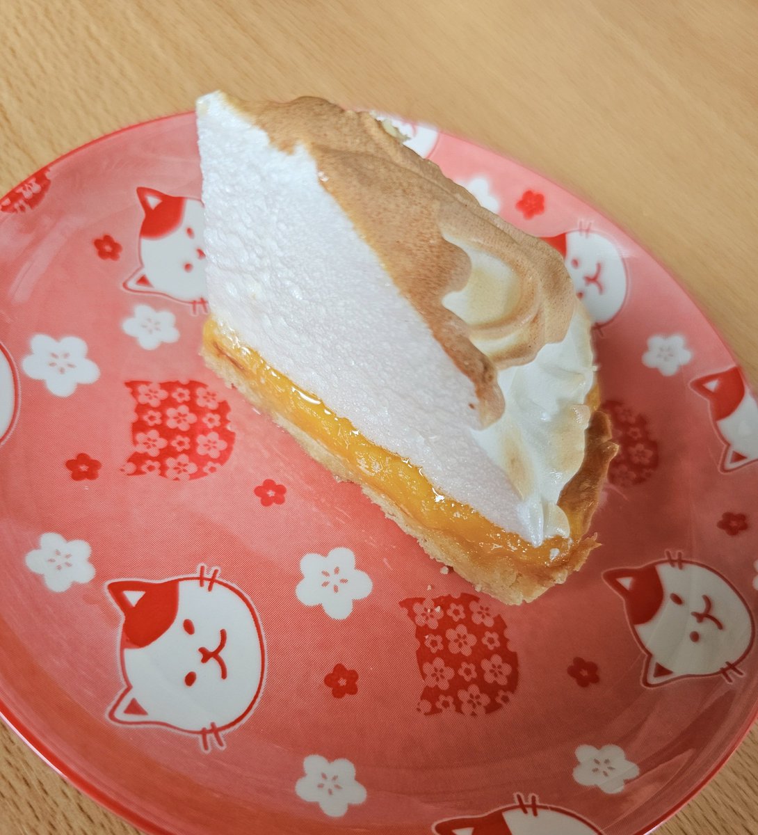 Yuru_V719's tweet photo. 実家なーう
角煮とレモンパイを作りました🐷🍋
ちょっとレモンパイ酸っぱかったw https://t.co/J2q36tEmSi