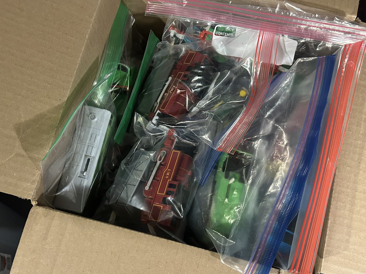 SpitefulVix's tweet photo. https://t.co/FSC3SgMknt

I have put up some new stuff on my eBay, more new listings will be coming up next week! Reminder that I do discounts on items when it’s purchased and paid for through venmo &amp; paypal! I also hold items for people if I know them. Thank you! 🙏 https://t.co/MedDQCrPE6
