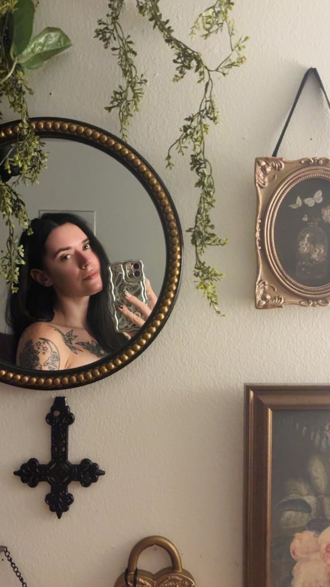 MistressNatXO's tweet photo. A goddess waiting to lure you into her forest 🌿🖤

#worshipme #surrender https://t.co/zEuIEtYiMC