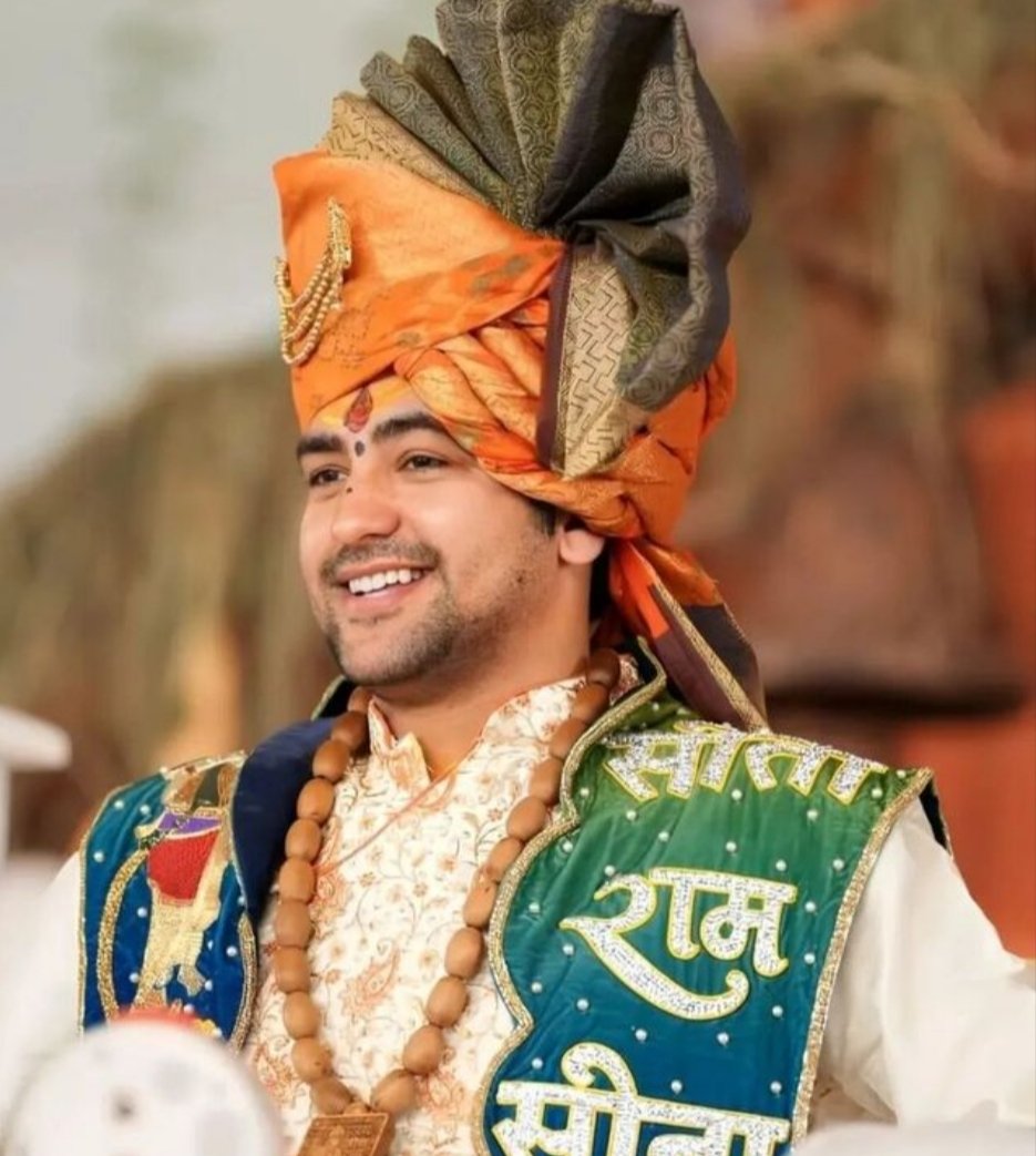 BhanuNand's tweet photo. तुम लोग धीरेंद्र शास्त्री की कथा में लगे रहना तब तक वह सारी जमीन अपने नाम कर लेगा

पूर्व विधायक आरडी प्रजापति प्रमाण के साथ धीरेंद्र शास्त्री के साम्राज्य की पोल खोल रहे हैं 

एक तरफ धीरेंद्र शास्त्री कहता है कि उसके छोटे भाई से उसका कोई संबंध नहीं है लेकिन उसके छोटे भाई के नाम काफी जमीन है 

आखिर यह जमीन उसके नाम कहां से आई क्या उसने मेहनत करके जमीन खरीदी है अगर मेहनत करके जमीन खरीदी है तो वह कौन सी मेहनत है जो इतनी जल्दी इतनी जमीन खरीद ली

आप बताओ धीरेंद्र शास्त्री के भाई के नाम में इतनी जमीन कैसे आई होगी?