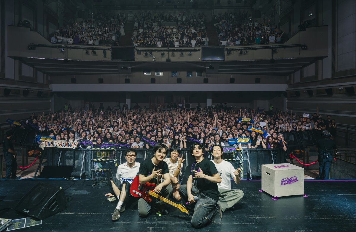 friedrice_live's tweet photo. 𝑾𝒉𝒂𝒕'𝒔 𝒖𝒑, Singapore! 🇸🇬🤩

JanFans, you really showed up in full force for JANNABI 1st Asia Tour : Sweat &amp; Stardust in Singapore 💦✨️

#JANNABI #잔나비 
#JANNABI1stAsiaTourSG
#JANNABI_SweatandStardust_SG
#FriedRiceEnt #LeslieStudioLtd https://t.co/CtCqdOsQPk