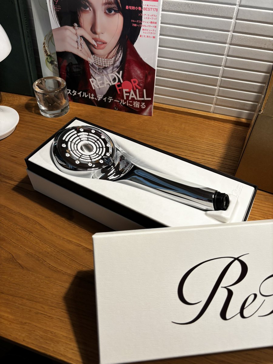 JfVides's tweet photo. misamoちゃんがアンバサダーだったので、試しにレンタルしたRefaのシャワーヘッド

普通に良くてそのまま購入に移行決定。

奥さん「なんで？なんでシャワーヘッド変わっただけで髪サラサラ？マイクロバブル？こわい。返却しない」 https://t.co/kZq0jpAhi0