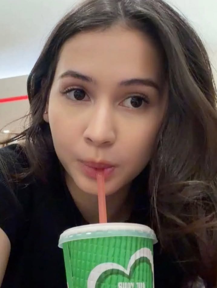 etherealmch's tweet photo. sandrinna yang biasanya low profile tiba tiba nge drop photo dump🥹🤏🏻, her photo dump is literally giving major Pinterest girl vibes! Tapi jujur happy banget liat dia spam update during this SMR project. Hopefully share nya makin naik and hit the target! https://t.co/OuvAtE37GW