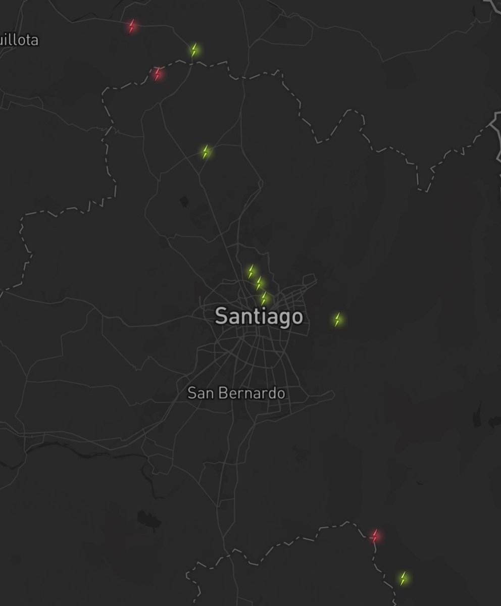 RedGeoChile's tweet photo. ESTÁ PASANDO ⛈️ Tormenta eléctrica y chubascos se registran en el Gran Santiago. https://t.co/oZzS2eDtTx