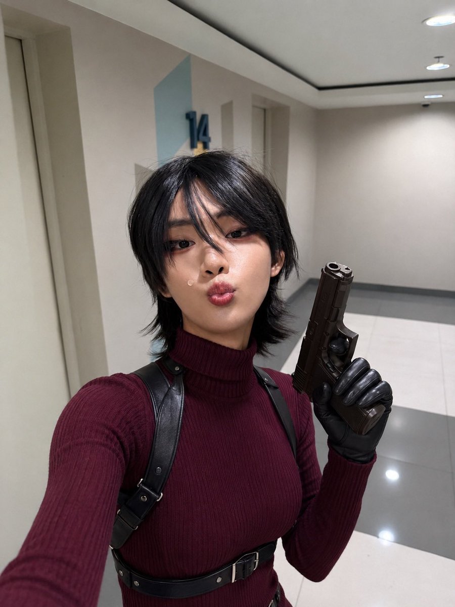 melodyofluv's tweet photo. me as ada wong guys ~ https://t.co/TVdhzBXu8S