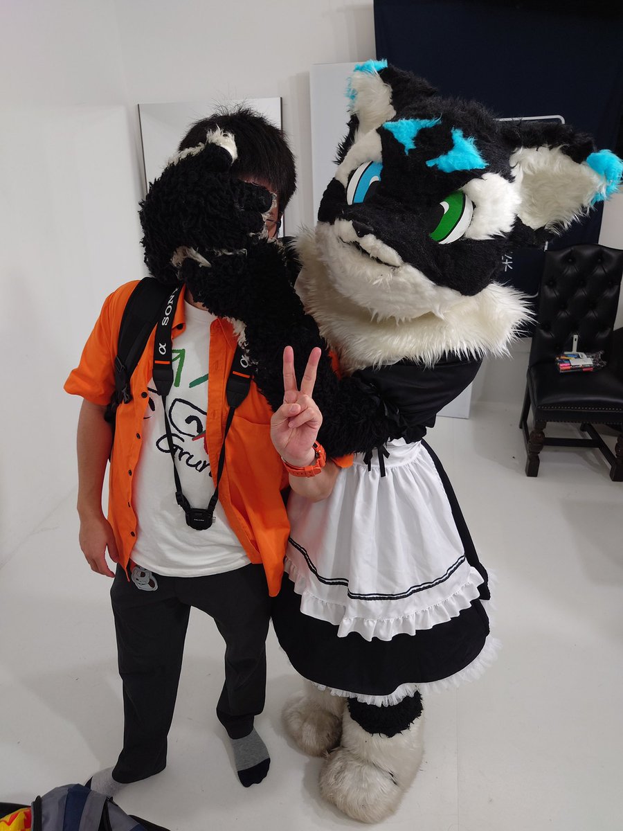 kovuoru's tweet photo. 🦊「顔隠しても誰だか分かるでしょ」
#ルナメテオフ1
#FursuitFriday https://t.co/BKZSkcP6mV