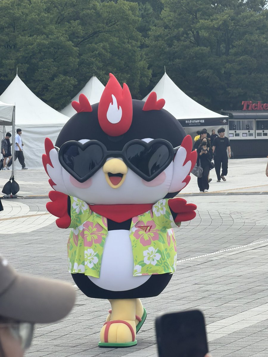 doran_Mochi's tweet photo. 아티 홈그라고 멋부렸네 https://t.co/JDczAvXy3u