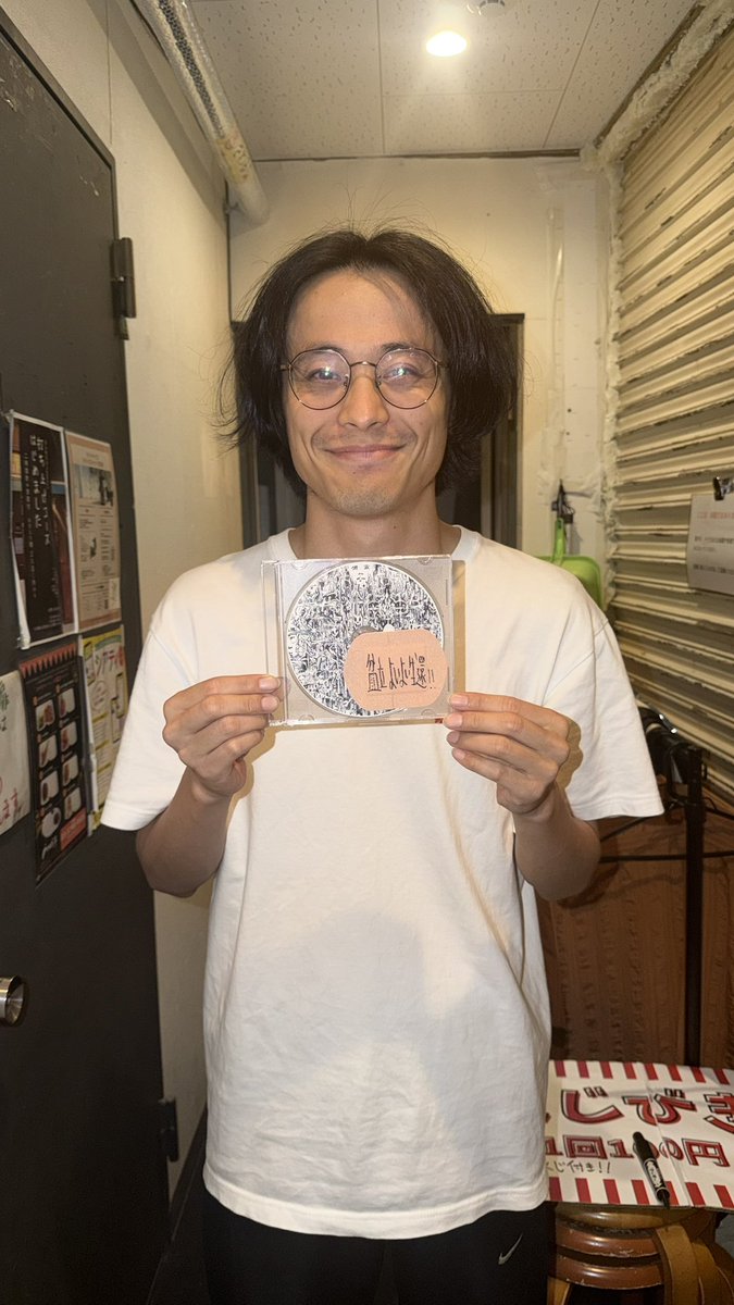 FLYDMY's tweet photo. 公演ニテ、CD 爆笑入手！！
¥1000

🎫チケット
https://t.co/eJMQ3E8Vox https://t.co/YRUSW82NcJ