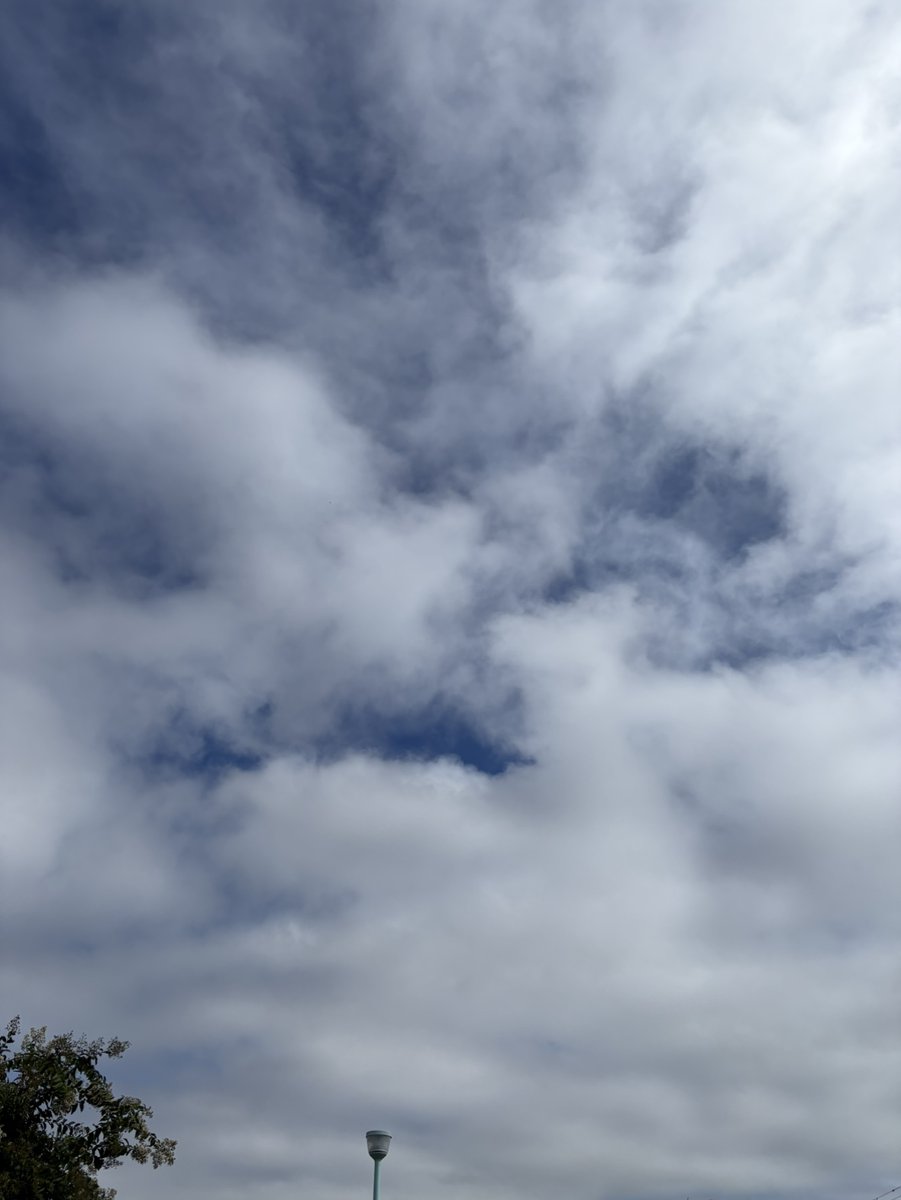 marunakasetsubi's tweet photo. おはようございます！
三芳町は雲が多いですが徐々に晴れてきました🌤️

ですが予報では雨と曇りの繰り返し…☔️
気温は高いままのようなので、
本日も熱中症に気を付けて頑張ります💪✨

#イマソラ #企業公式が朝の挨拶を言い合う #企業公式つぶやき部 https://t.co/Kv8xPdKJCE