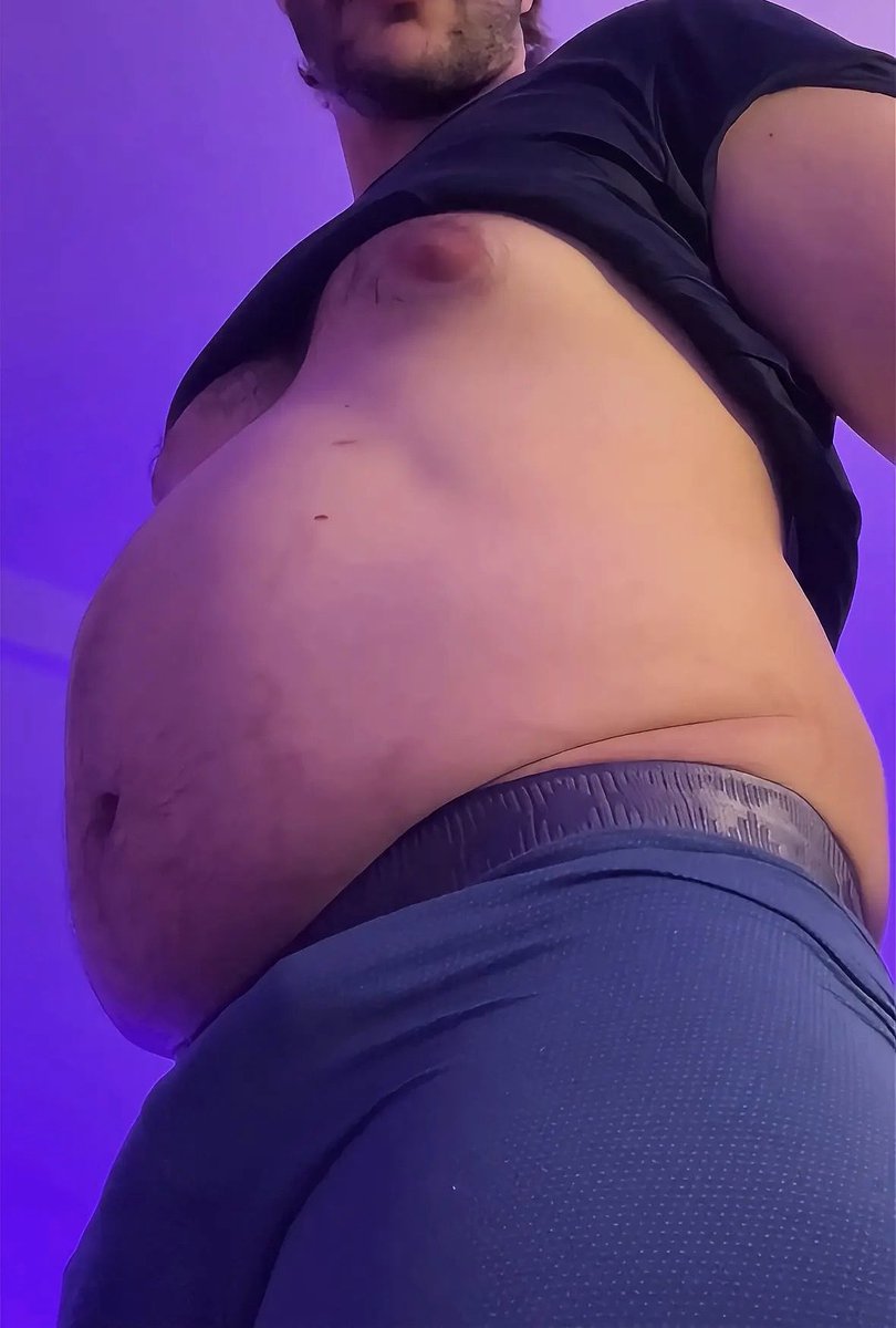 Danithinbelly's tweet photo. 😏😏
#bigbelly #gainer #feederism #gainingbelly

https://t.co/OJ9i1nCtaF https://t.co/LzHkYb6Lle