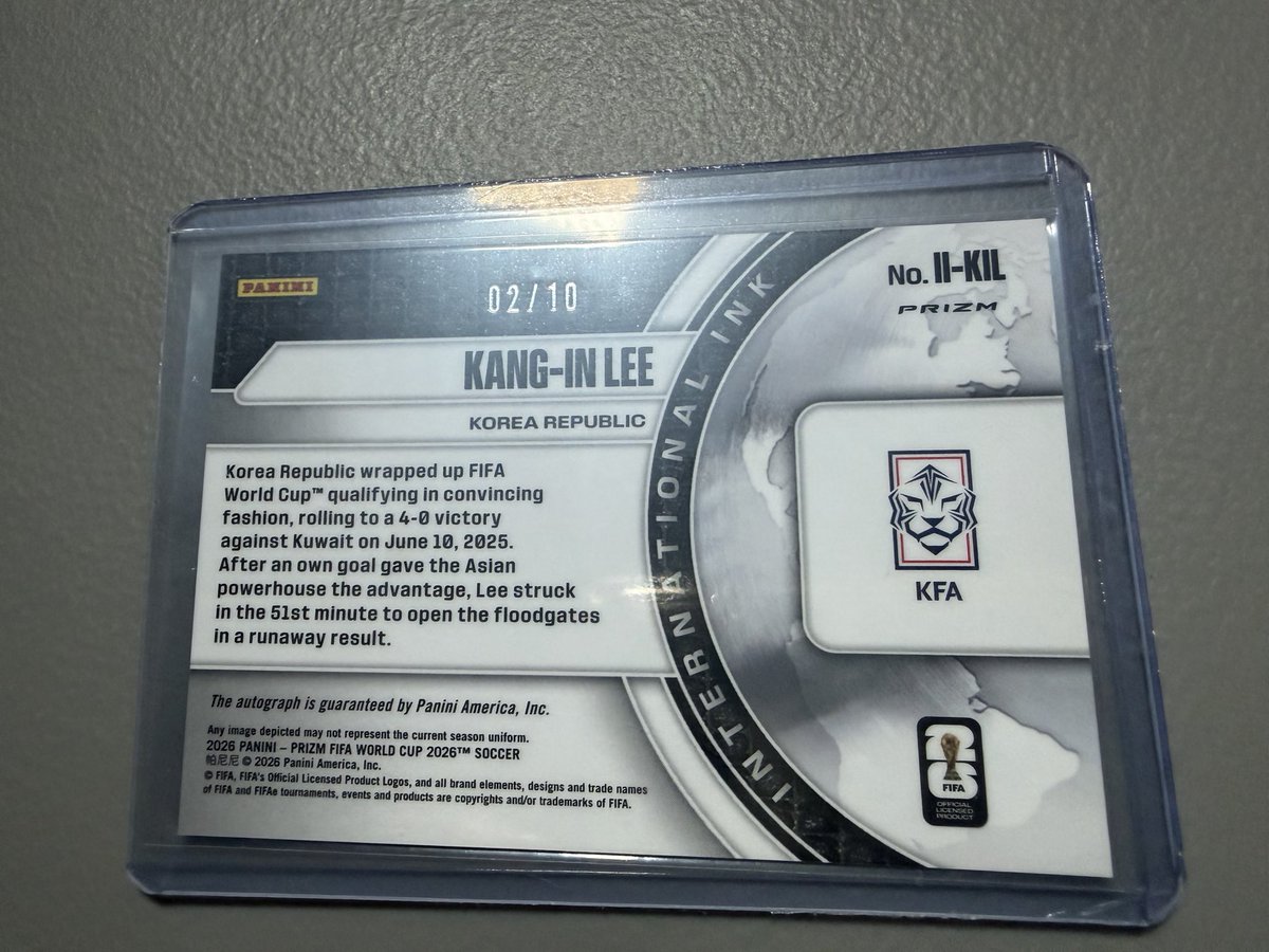 symtecz's tweet photo. Pulled this from a 2026 fifa box! https://t.co/ZWFyuvGR6G