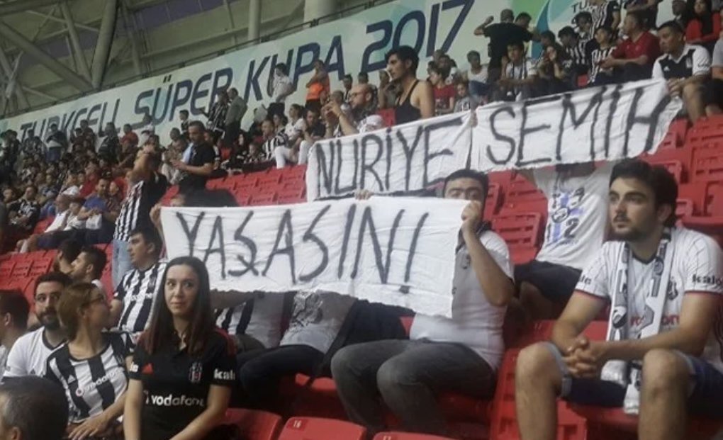 haliskacmazz's tweet photo. @BellerCengizhan dhkp-c militanlarına pankart açtığı için soruşturma yiyen tribünsünüz siz, galatasaray taraftarı gerekli aksiyonu almıştır sizin gibi susup oturmadı göt lalesi https://t.co/WxpdqCkfvK