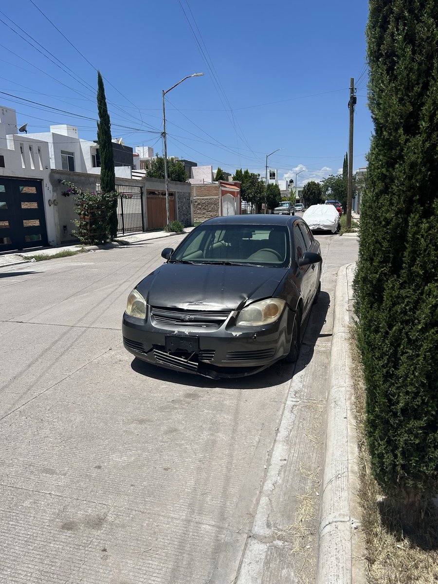 MoonP21's tweet photo. @Luis_TV10 para reportar un coche abandonado, no trae placa, está todo chocado y ponchado ya tiene tiempo para que se lo lleven, está en calle Gema esquina turquesa en fracc nuevo pedregal 3 https://t.co/R1Qru0htyl