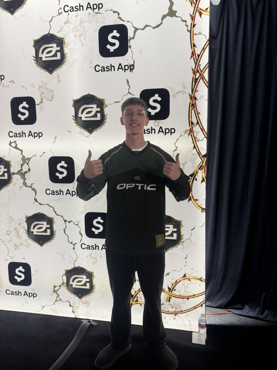 Serchmz_'s tweet photo. @fknSixxter Si ve hermoso de verde no? https://t.co/zlag3vcMmn