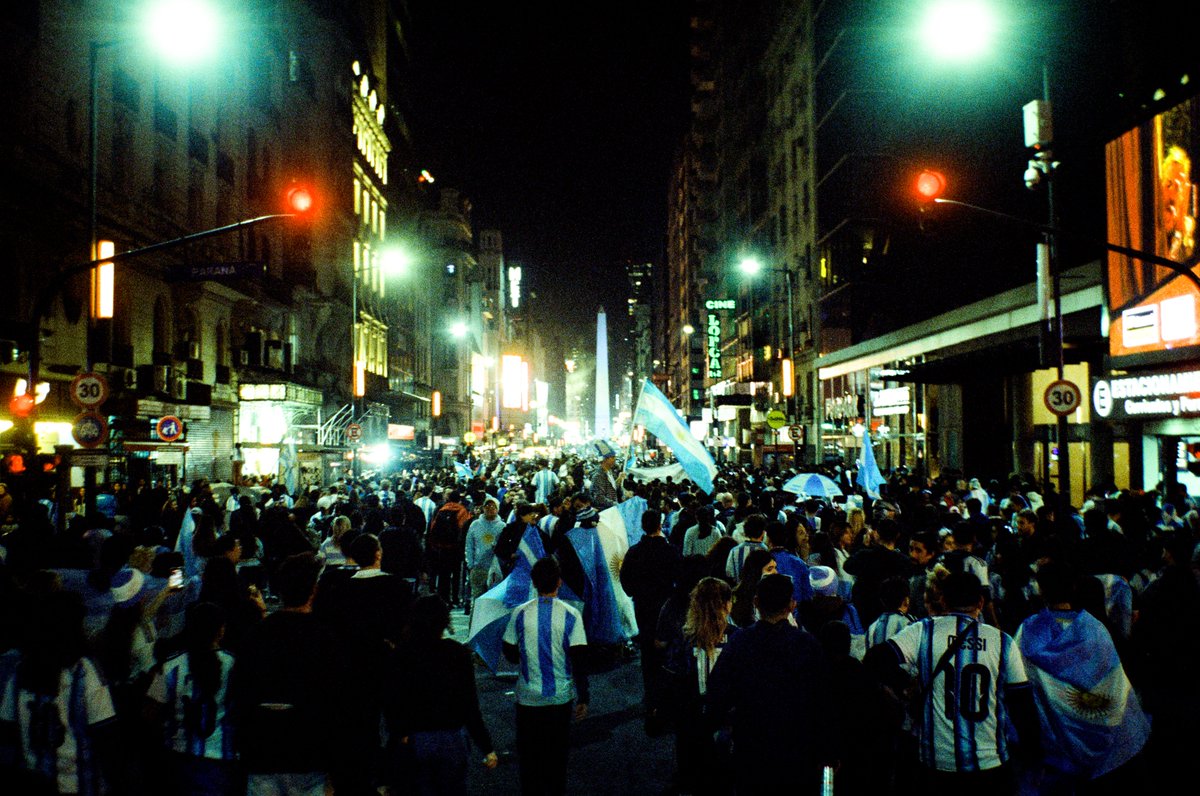 VladiiRedzko's tweet photo. 1 mes después revele rollos de ese día histórico // kodak vision 3 500T https://t.co/DOayKrqQ8d