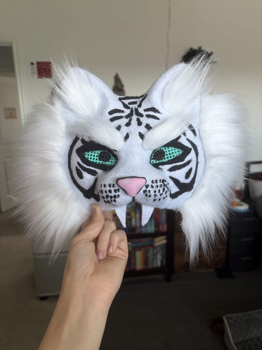 LunaWolfTherian's tweet photo. Siberian Tiger mask front is done! 💙❄ https://t.co/wrMvOsWw9o