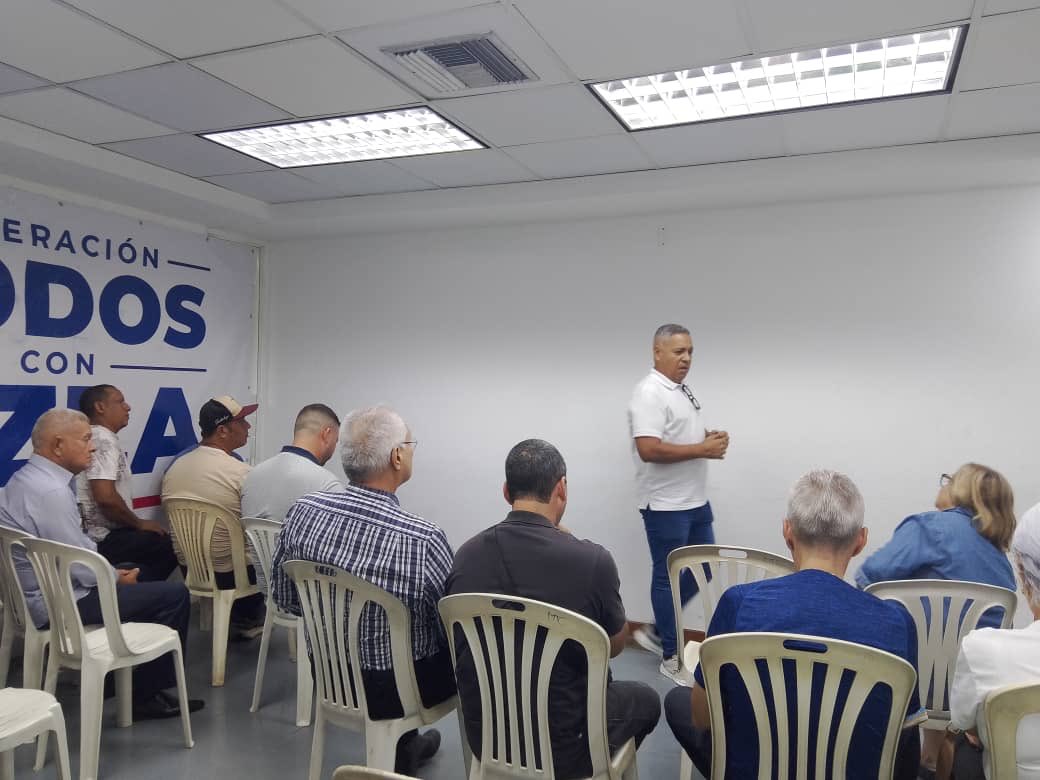 VenteAragua's tweet photo. Con total éxito se desarrolló el Taller de Formación de Cuadros "Conocimiento que Moviliza" en Girardot. 

Fortalecimos herramientas técnicas, discursivas y principios liberales para transformar a Venezuela desde las bases. 

¡Seguimos construyendo una Venezuela libre! https://t.co/TcpVCbr5zg