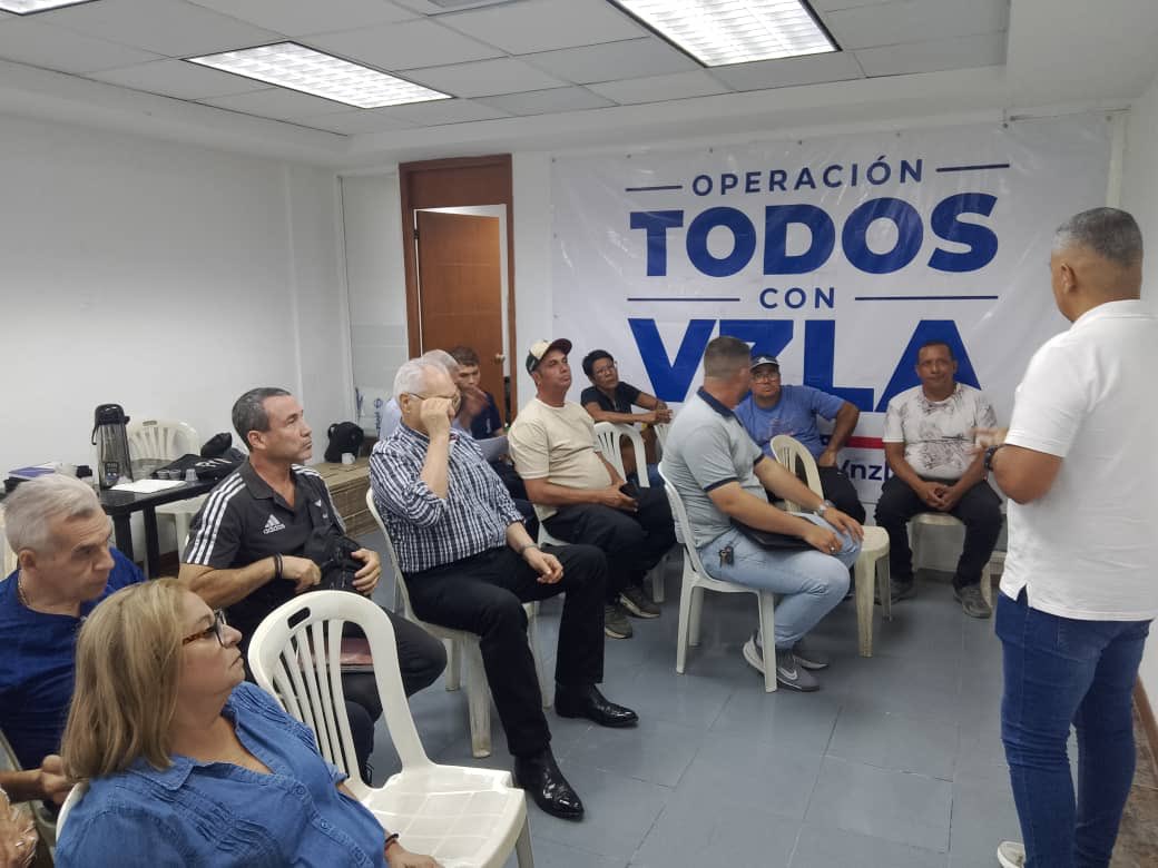 VenteAragua's tweet photo. Con total éxito se desarrolló el Taller de Formación de Cuadros "Conocimiento que Moviliza" en Girardot. 

Fortalecimos herramientas técnicas, discursivas y principios liberales para transformar a Venezuela desde las bases. 

¡Seguimos construyendo una Venezuela libre! https://t.co/TcpVCbr5zg