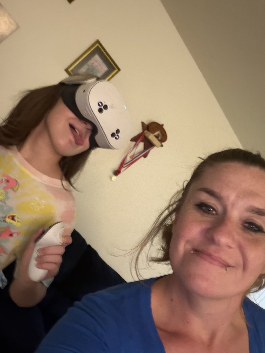CharlieRock4441's tweet photo. Hangin out with sissy ❤️❤️❤️ https://t.co/gcewLol627