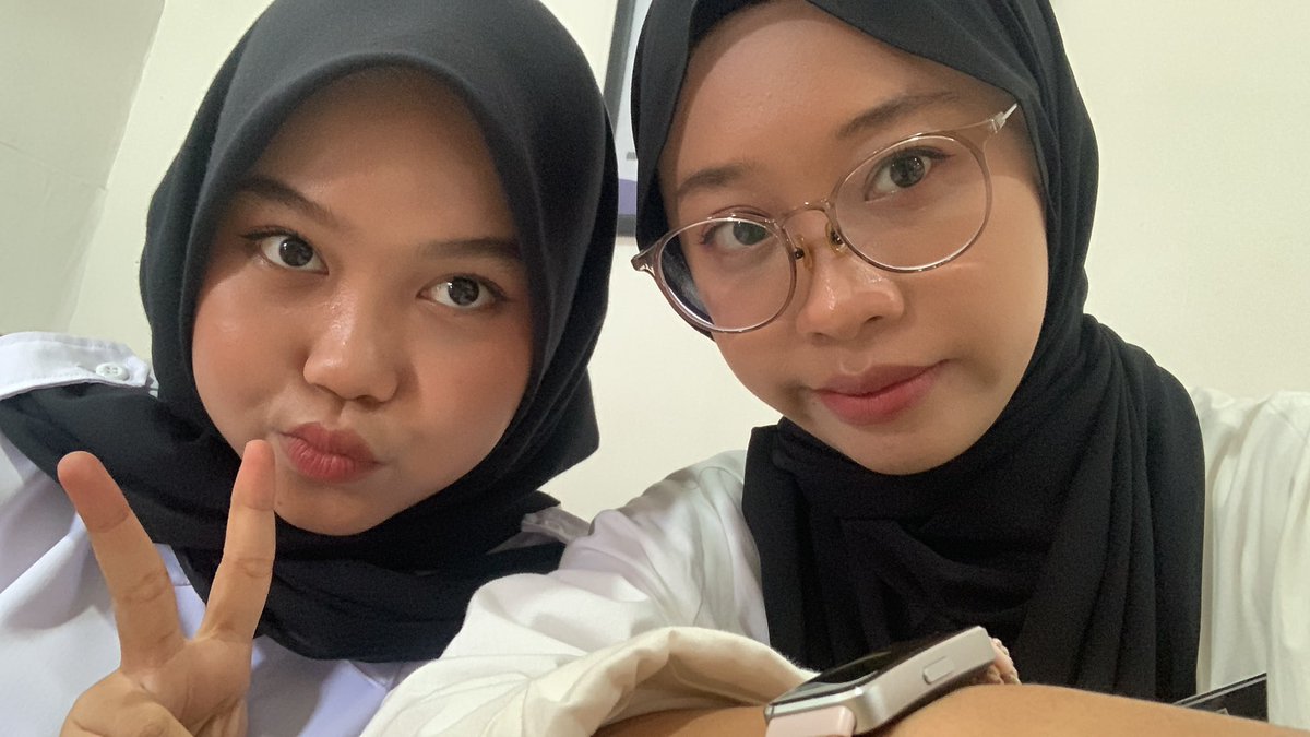 matcyamuffins's tweet photo. day 4 (yang lupa update kemaren) yuyur cape bgt kemarenn gara2 2 orang gajelasss T_T https://t.co/xwtPEXH2DV