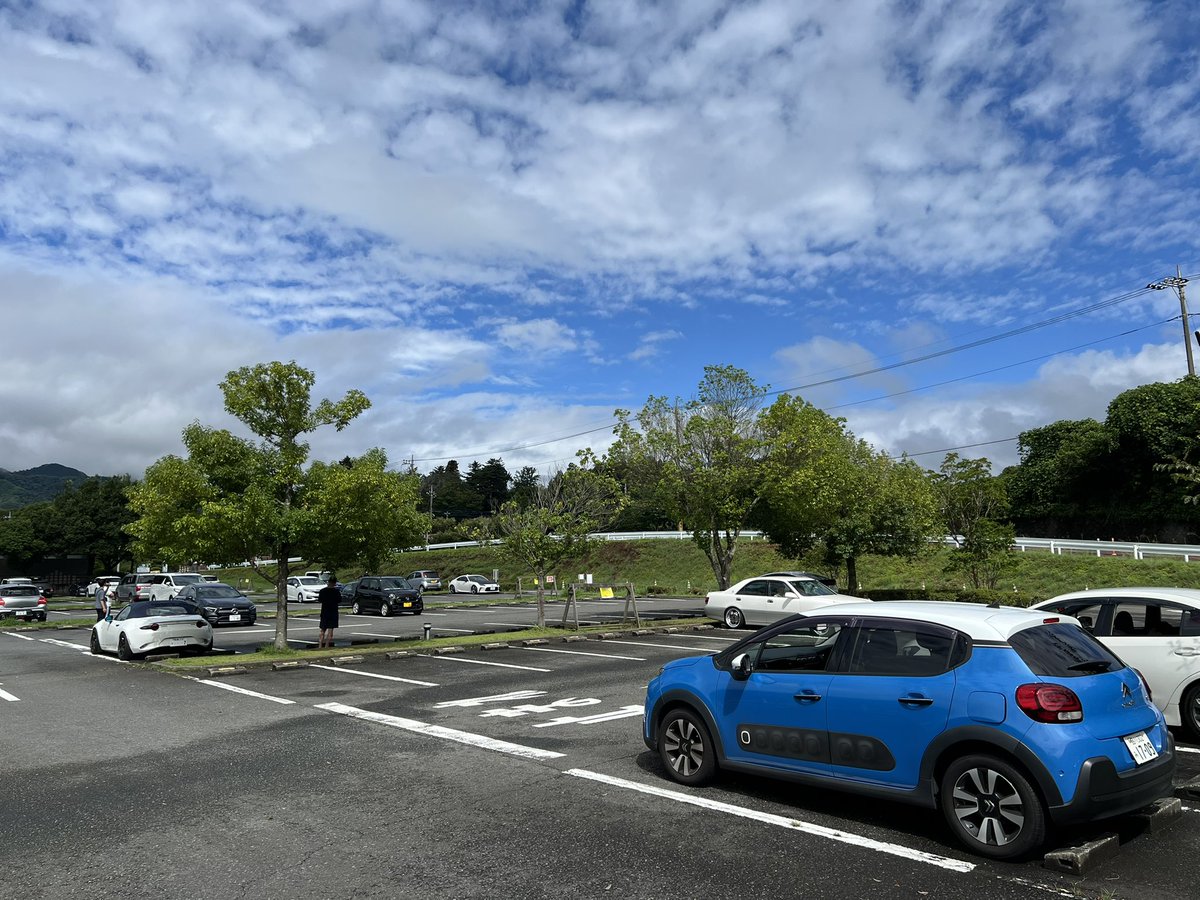 c3_take's tweet photo. 宮ヶ瀬に来た🚙
🅿️ガラガラ

#citroenc3
#citroen
#宮ヶ瀬 https://t.co/jArHa6TgPo