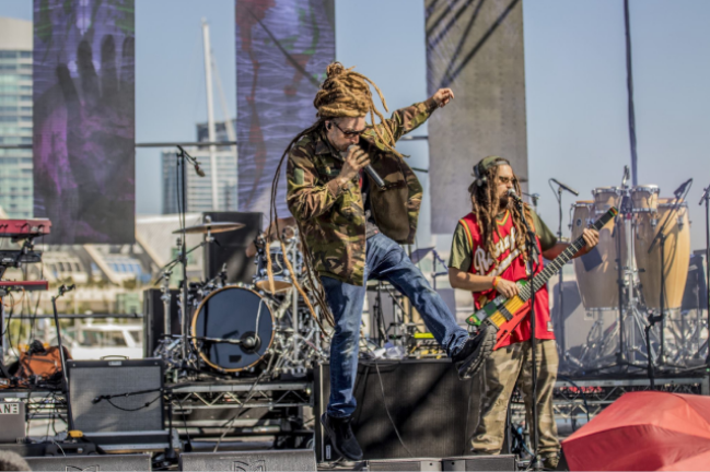 MusicBoxSD's tweet photo. 🌴TONIGHT🌴

E.N YOUNG brings his roots reggae, dub, and conscious sounds to Music Box! Get ready for positive vibes, powerful grooves, and a high-energy live set featuring melodica, talk box, and live dub effects.

DOORS @ 7PM // $32 // ALL AGES

https://t.co/Dc6we6s6IE https://t.co/tWEnQFonSG
