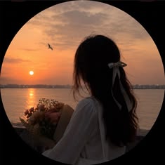 Jedisam51's tweet photo. 黄金の空の下、海が水平線と出会う場所に立つ彼女、街の灯りも同意した 🔥 💫 😍

#美少女イラスト #アニメ #animegirl #art
vwSo https://t.co/IPHHZOekLP