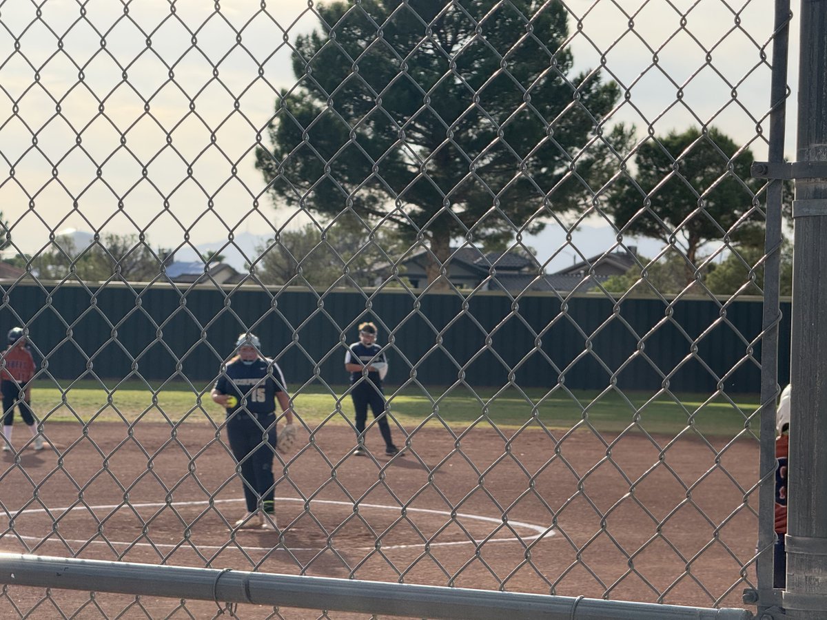 JEstrada_BSS's tweet photo. Our girls continue to put up a good fight. Keep it up ladies! https://t.co/U9CaM6TGEo