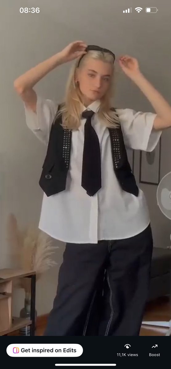 ariphillia's tweet photo. EU NÃO ACREDITO QUE PERDI ESSE LOOK INTEIRO https://t.co/4qTfdHa3qw