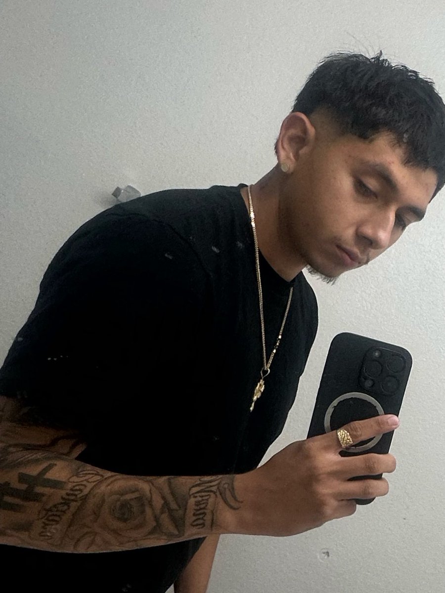 4skiiL's tweet photo. Just got a cut where da hos at ? https://t.co/t1VFiUGBbP