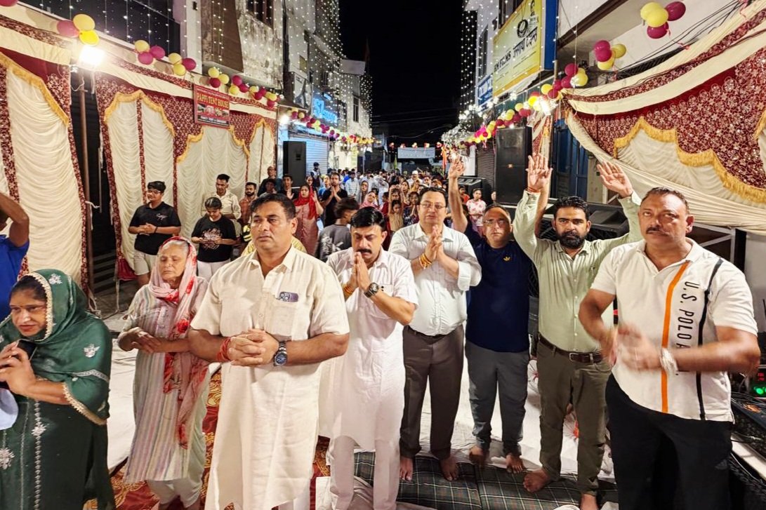 Advocate84R's tweet photo. होशियारपुर के कच्चा टोबा रोड इलाके में समाजसेवी कुलविंदर लकी द्वारा आयोजित शिव विवाह समारोह में शामिल होने का सौभाग्य मिला!
........ जय भोले शंकर.... https://t.co/GgkmlvjESF