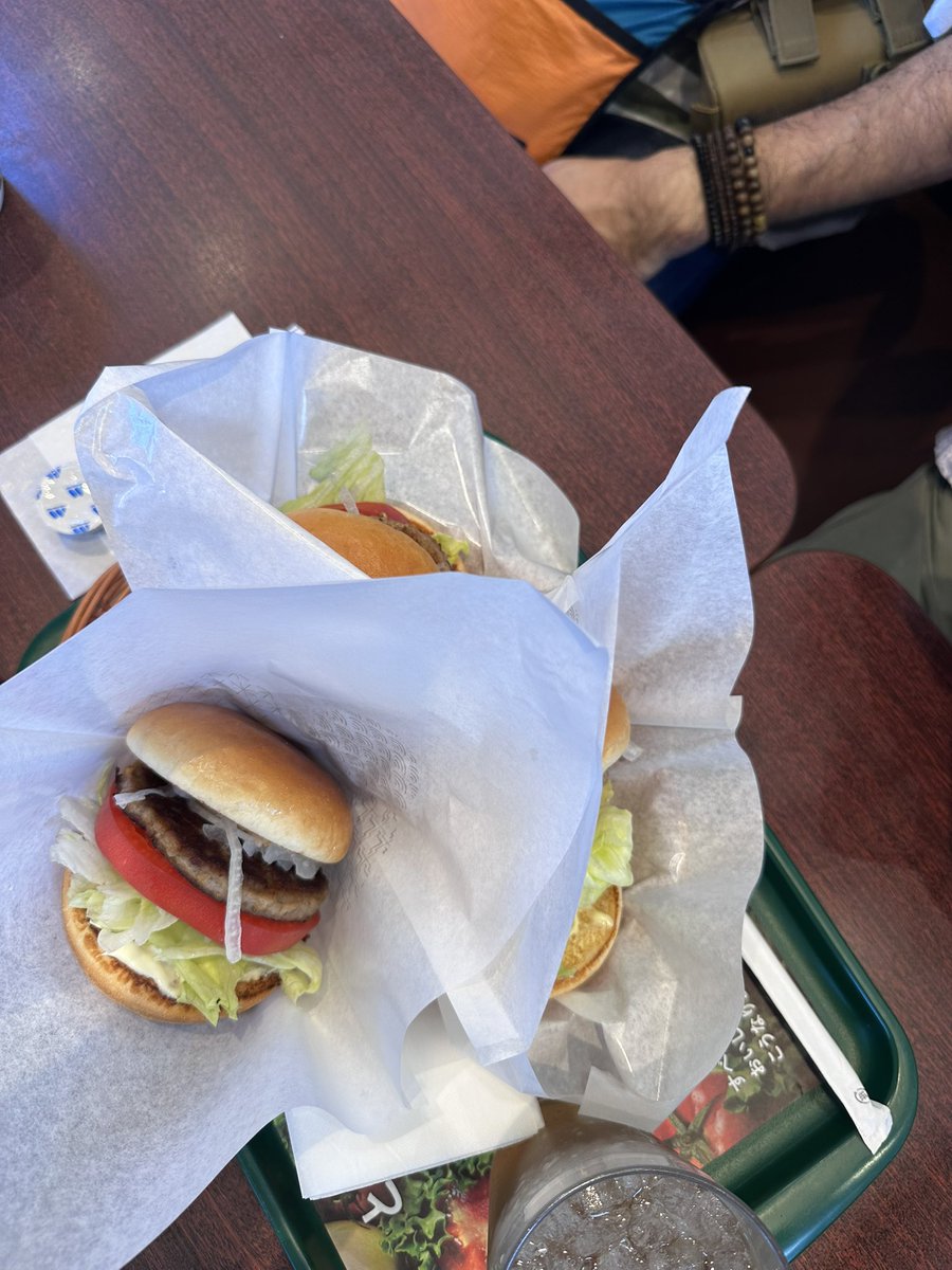 akkymiso's tweet photo. 今日はモスバーガーで朝モス！ https://t.co/1V1J0BrOwl