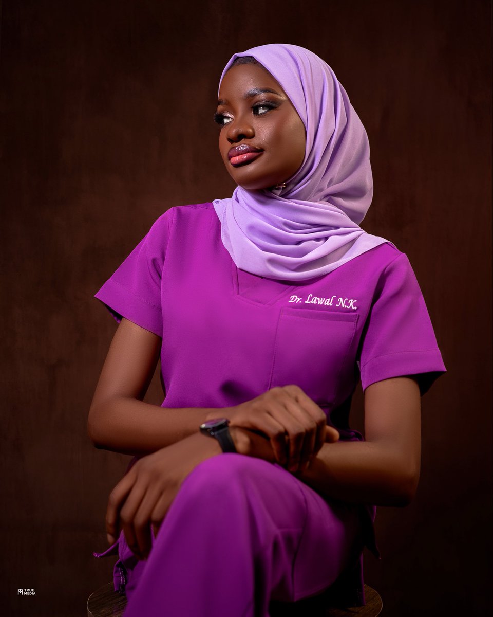 Lawalnawal_'s tweet photo. Now Dr Lawal Nawal 🩺❤️💃MBBS,OSOGBO

#uniosunfirstmbbsinduction https://t.co/9ufbob7Tfp