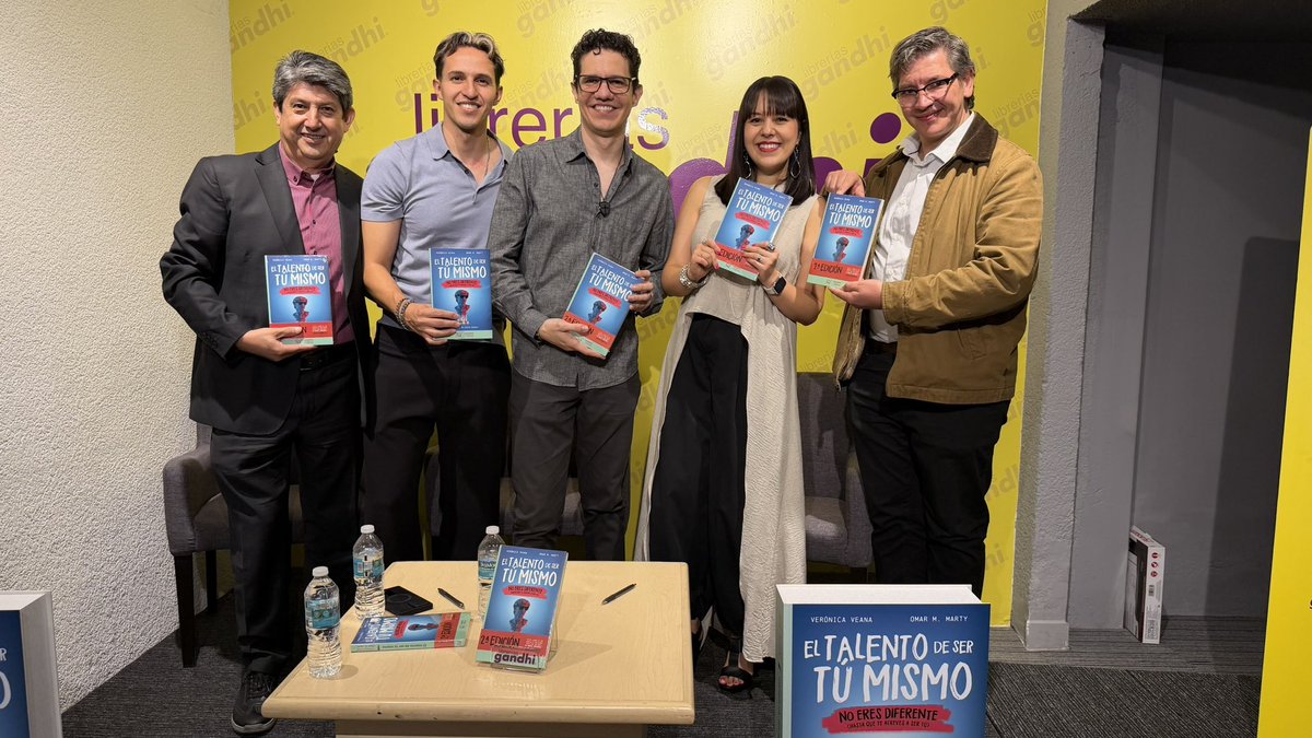 ElTalentoDSerTu's tweet photo. Gracias @universolibros_ por su apoyo y cariño mostrado a nuestro proyecto.
¡Gracias a cada persona que estuvo ahí y apartó un espacio para compartir su tiempo con nosotros!
Deseamos que disfruten cada página de esta segunda edición. https://t.co/436wd1b0hl