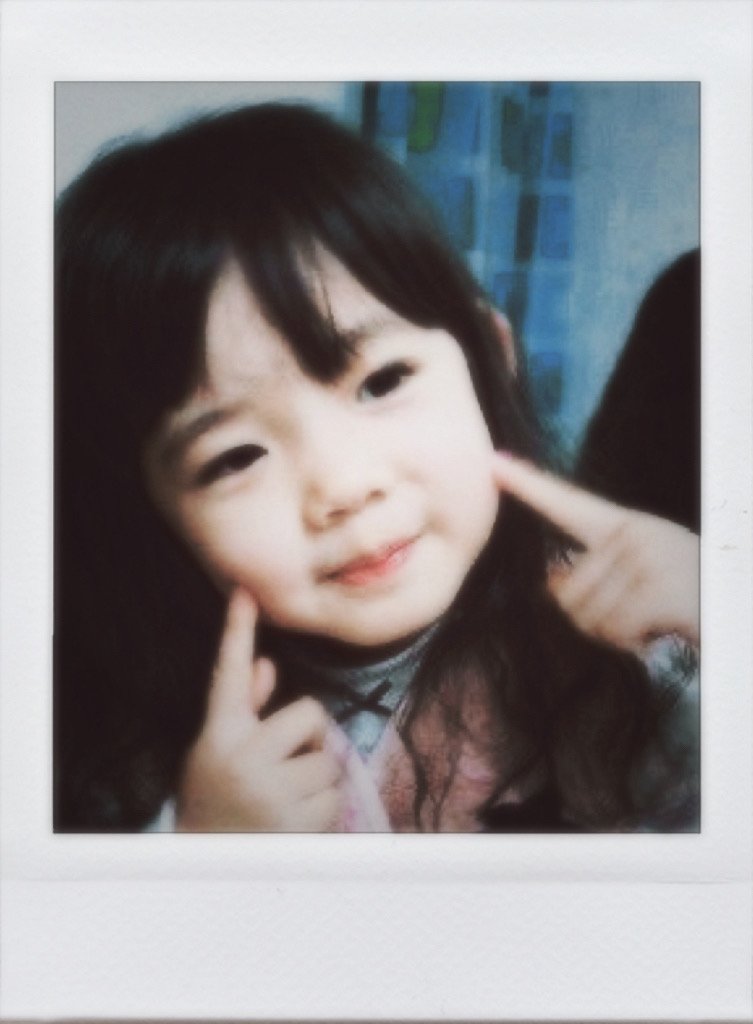 CHIQUITAGLOBAL_'s tweet photo. [📸] #CHIQUITA Weverse Update 

‘Happy Birthday, Rora!! 🥳 
Have an absolutely happy day today and do everything you want to do!! I love you! 💕 (I'll only love you today) Unnie...’

#치키타 #BABYMONSTER https://t.co/48uVDsoRyE