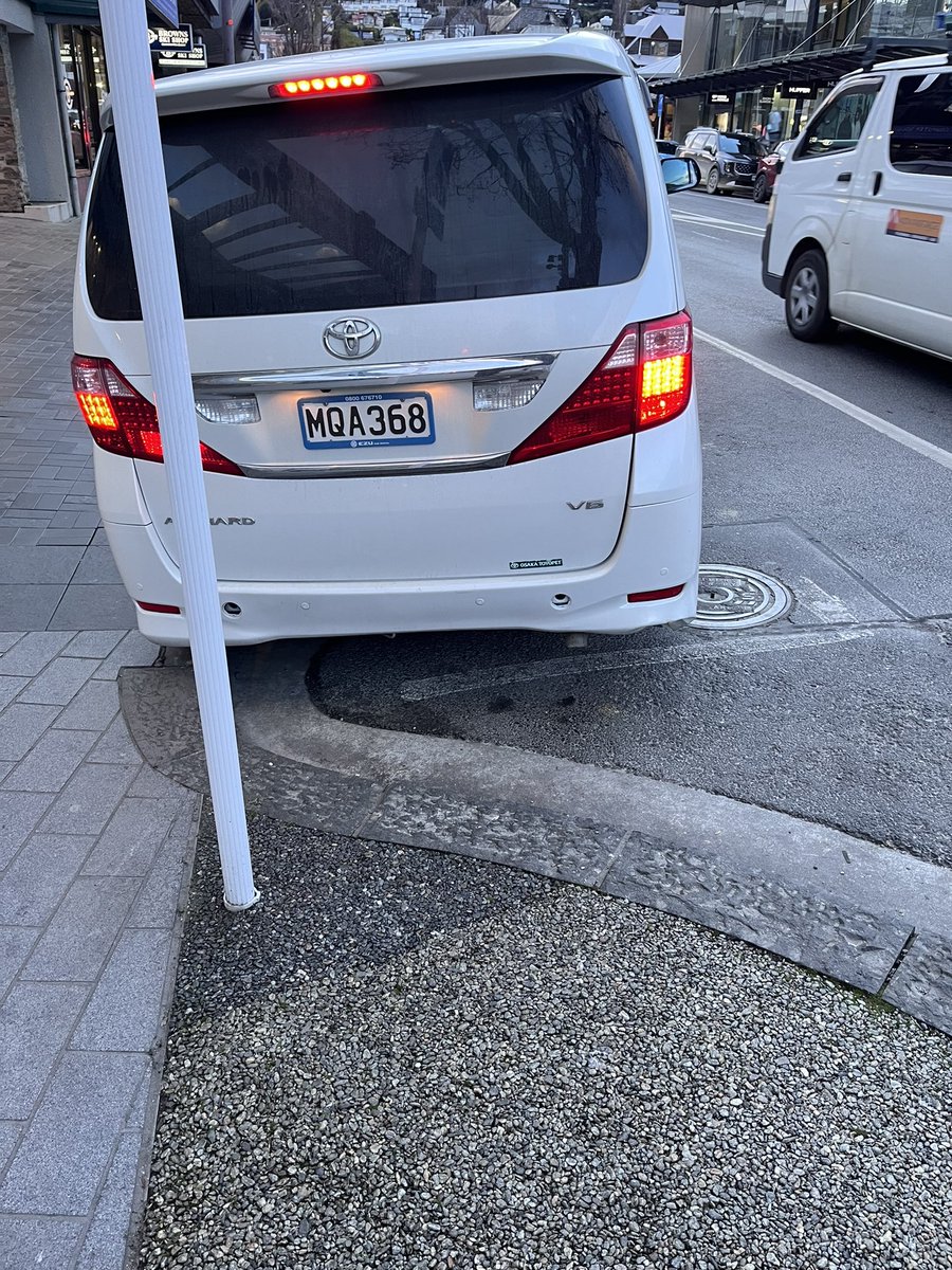 schenkerbarden's tweet photo. ニュージーランドに日本車が多いのはしってたけど、日本で役目を終えた？車がニュージーランドに渡ってることを知ってテンション上がった https://t.co/RZbgYkULRg