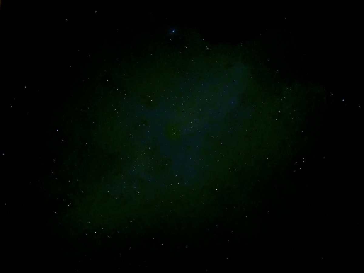 yu14_jill's tweet photo. 6年前の同じ日
満点の星空を2時間くらい
実家のお庭に寝転がって
前みたく子供たちと眺めてた
前ほどの規模じゃなかったけど、流れ星沢山見れたよ💫✨️

#ペルセウス座流星群 https://t.co/gEjbgQQLD2