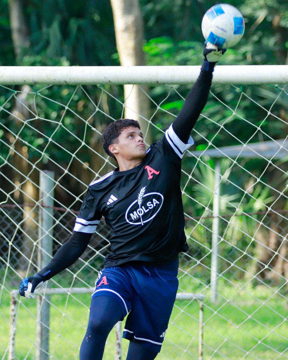 AlianzaFC_sv's tweet photo. 📸🅰️🧤 https://t.co/hQMgMmjJGe