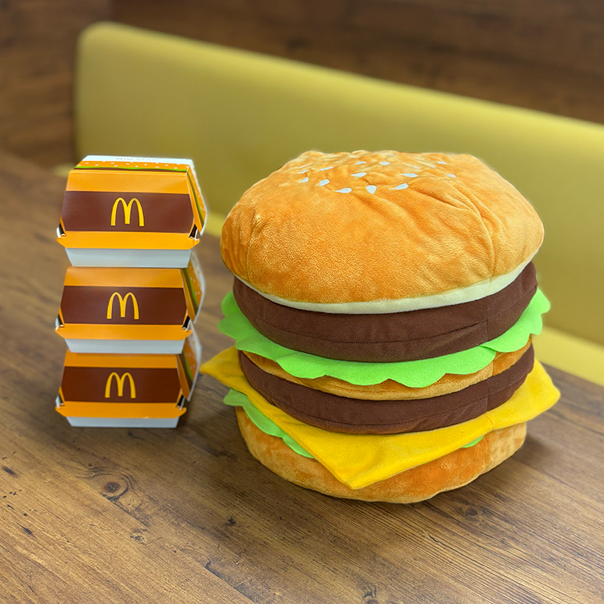 McDonaldsJapan's tweet photo. ビッグマック®が、3個分くらいかな。

応募は、8/31(月)まで！